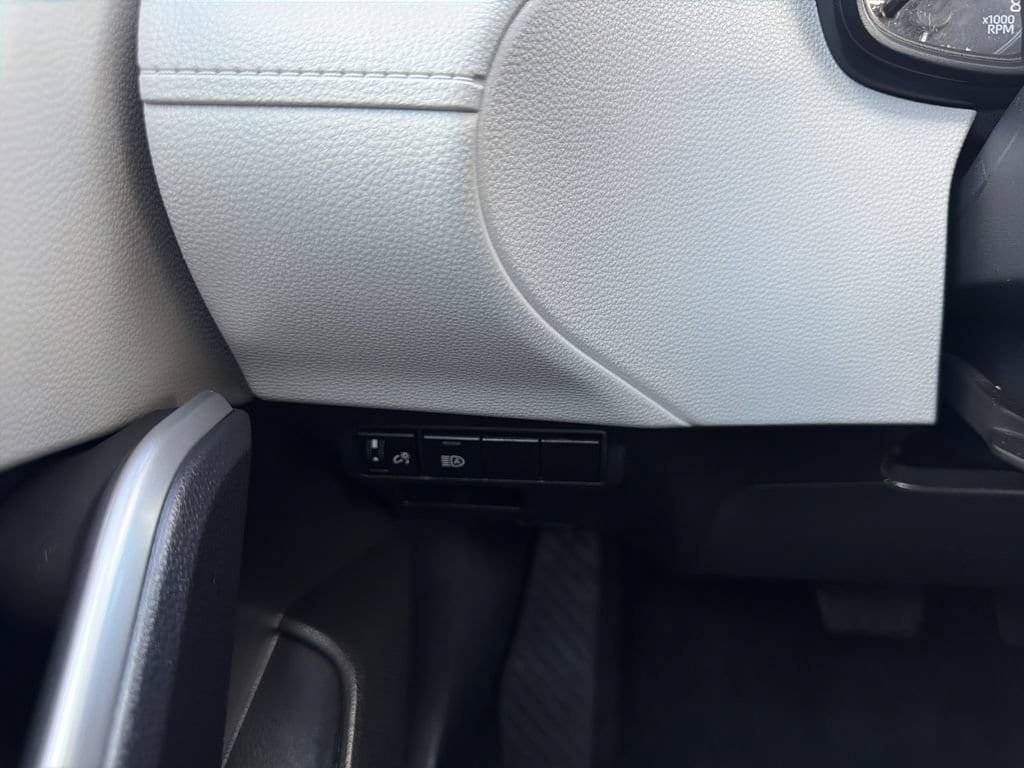 Used 2024 Toyota Corolla Cross LE FWD image 27