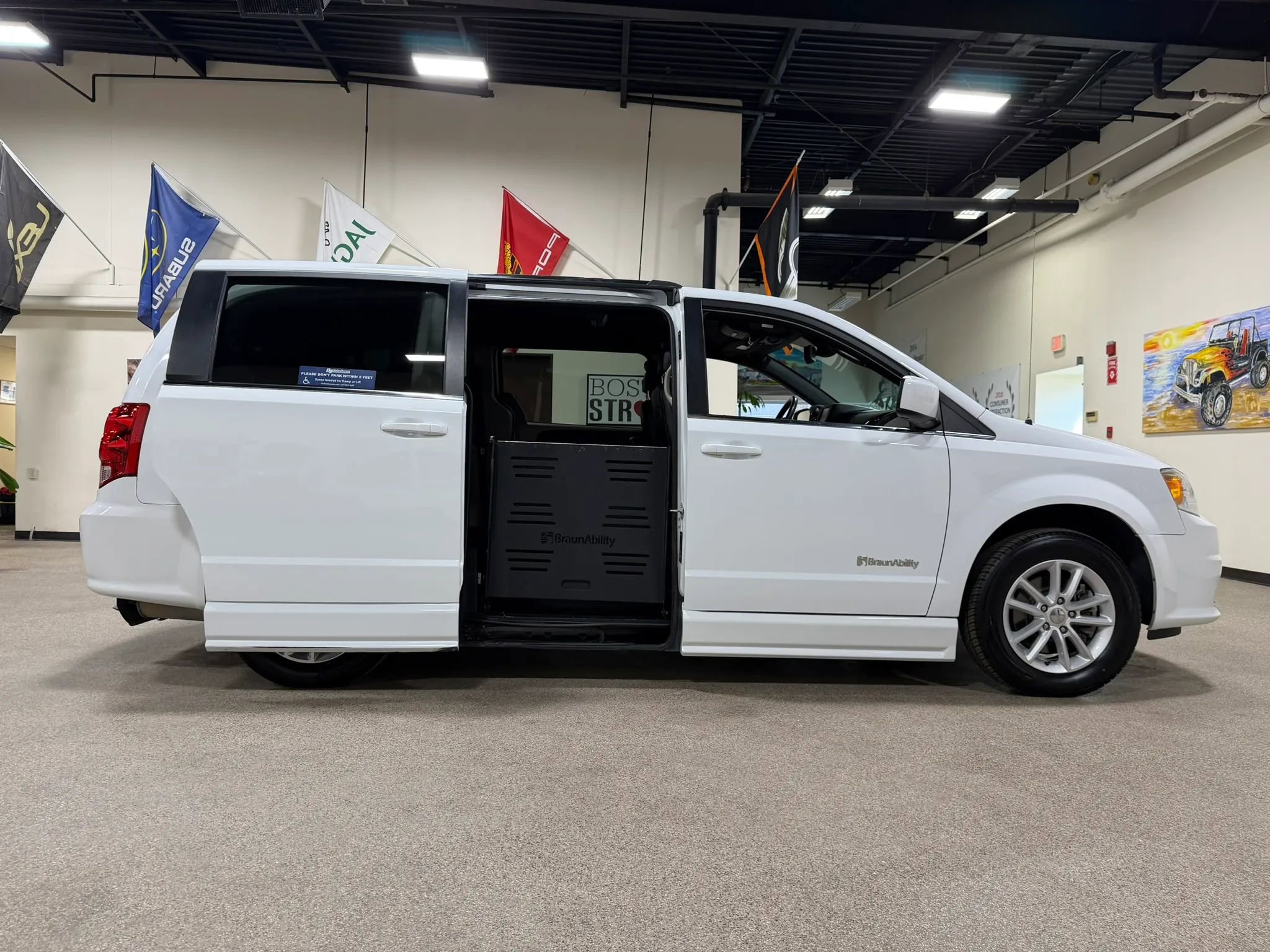 Used 2019 Dodge Grand Caravan SXT FWD image 30