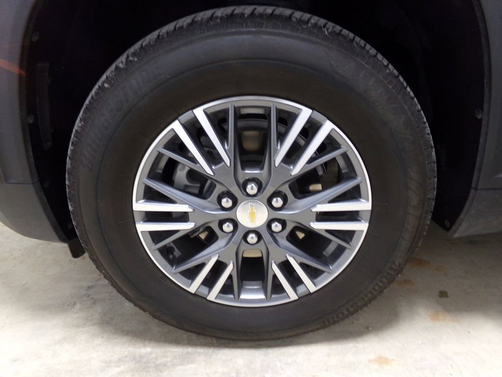 Used 2025 Chevrolet Traverse LT image 31
