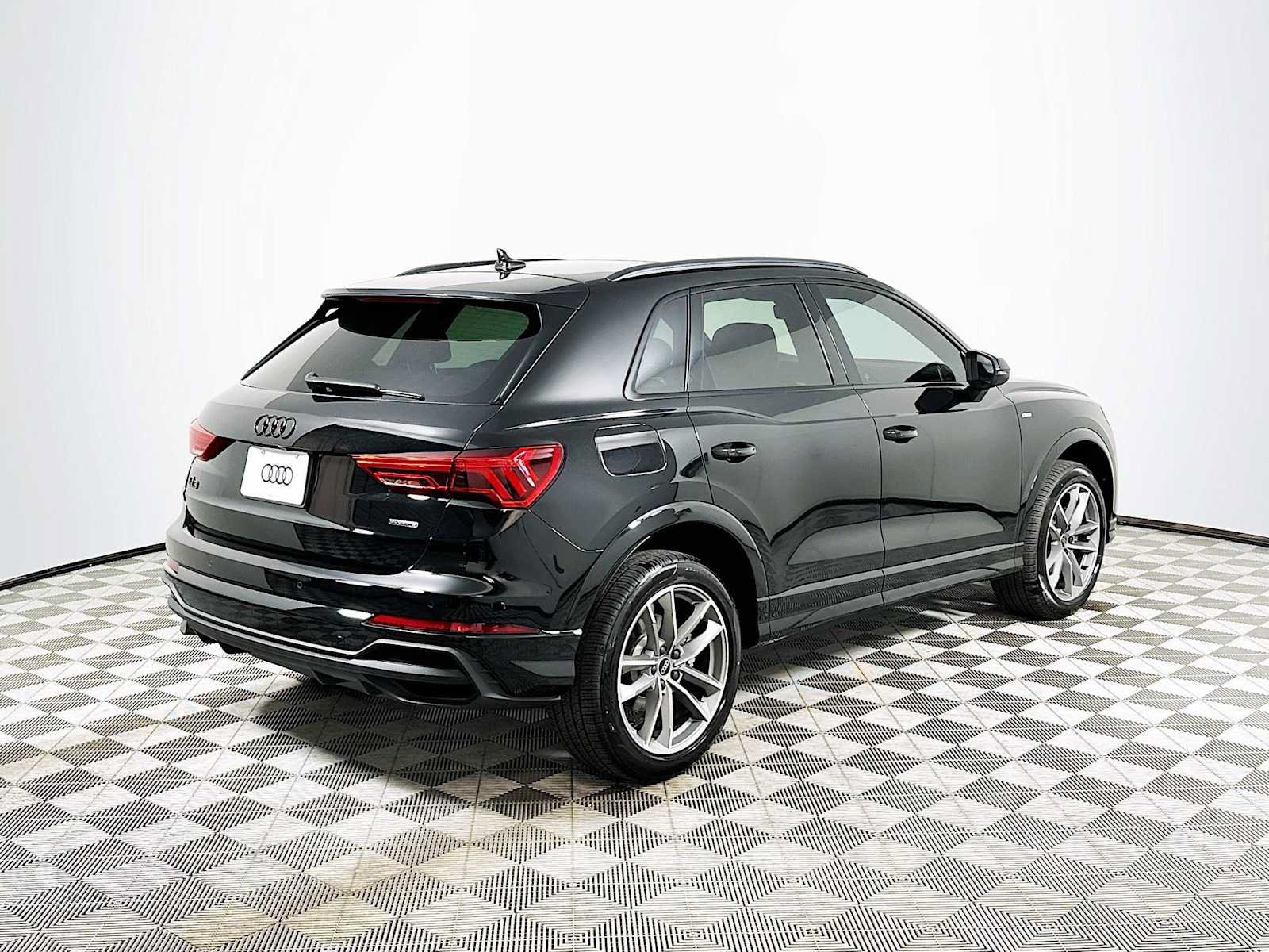 Certified 2025 Audi Q3 2.0T Premium w/ Convenience Package AWD/4WD image 7