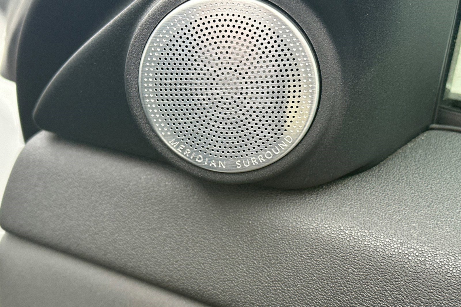 Certified 2025 Land Rover Range Rover Evoque Dynamic SE image 16