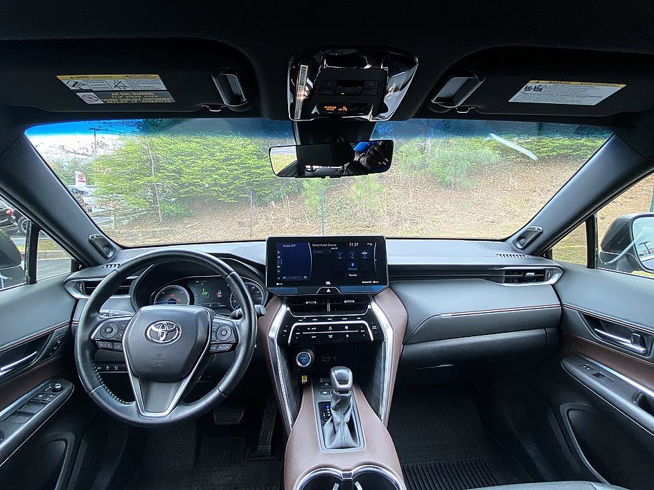 Certified 2021 Toyota Venza Limited image 17