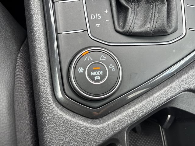 Used 2019 Volkswagen Tiguan SE AWD/4WD image 17