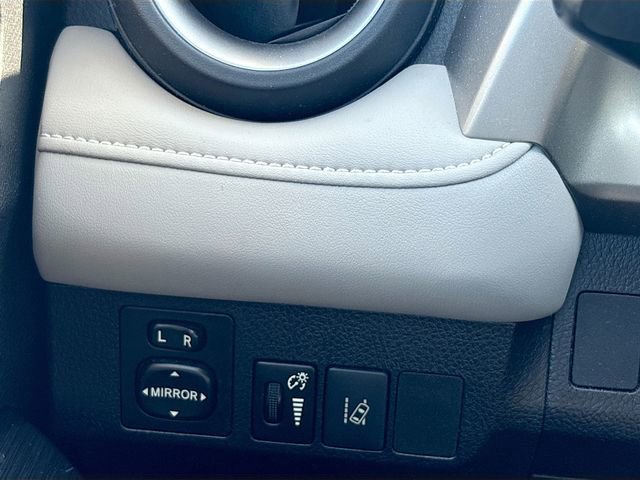 Used 2017 Toyota RAV4 Limited image 33