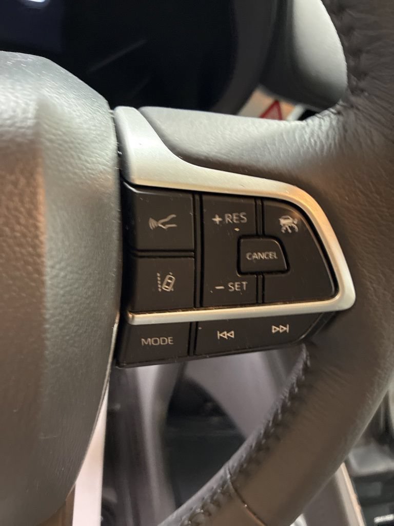Used 2025 Toyota Sienna XLE AWD/4WD image 17