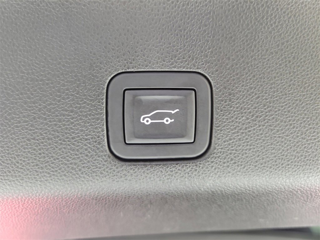 Certified 2024 Cadillac Escalade ESV Premium Luxury image 7