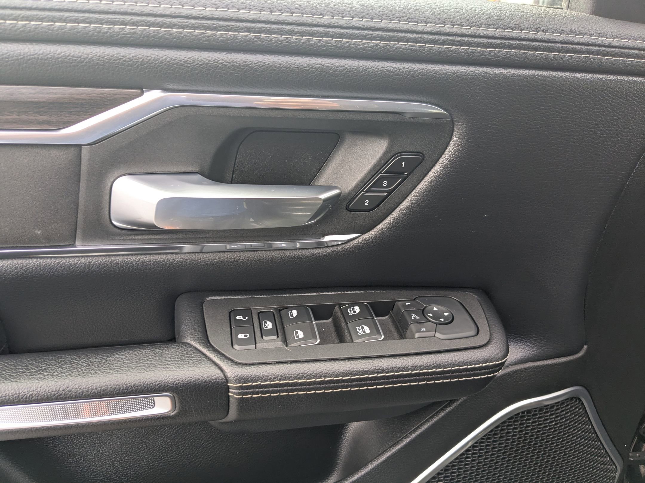 Used 2025 RAM 1500 Laramie image 12