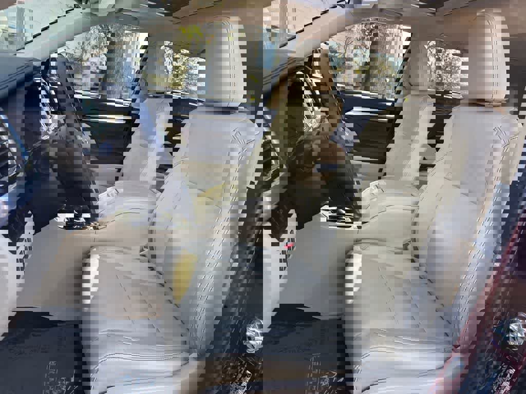 Used 2016 Toyota Highlander XLE image 11