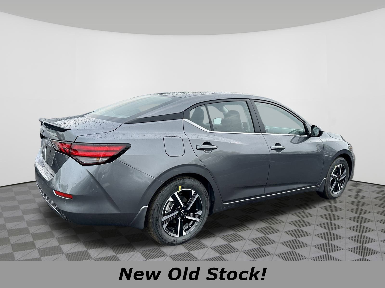 Used 2025 Nissan Sentra SV image 3