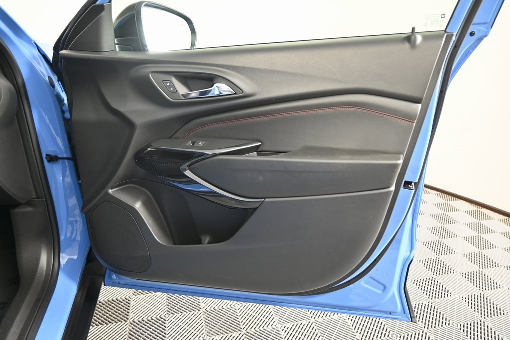 Used 2024 Chevrolet Trax RS w/ Sunroof Package image 12