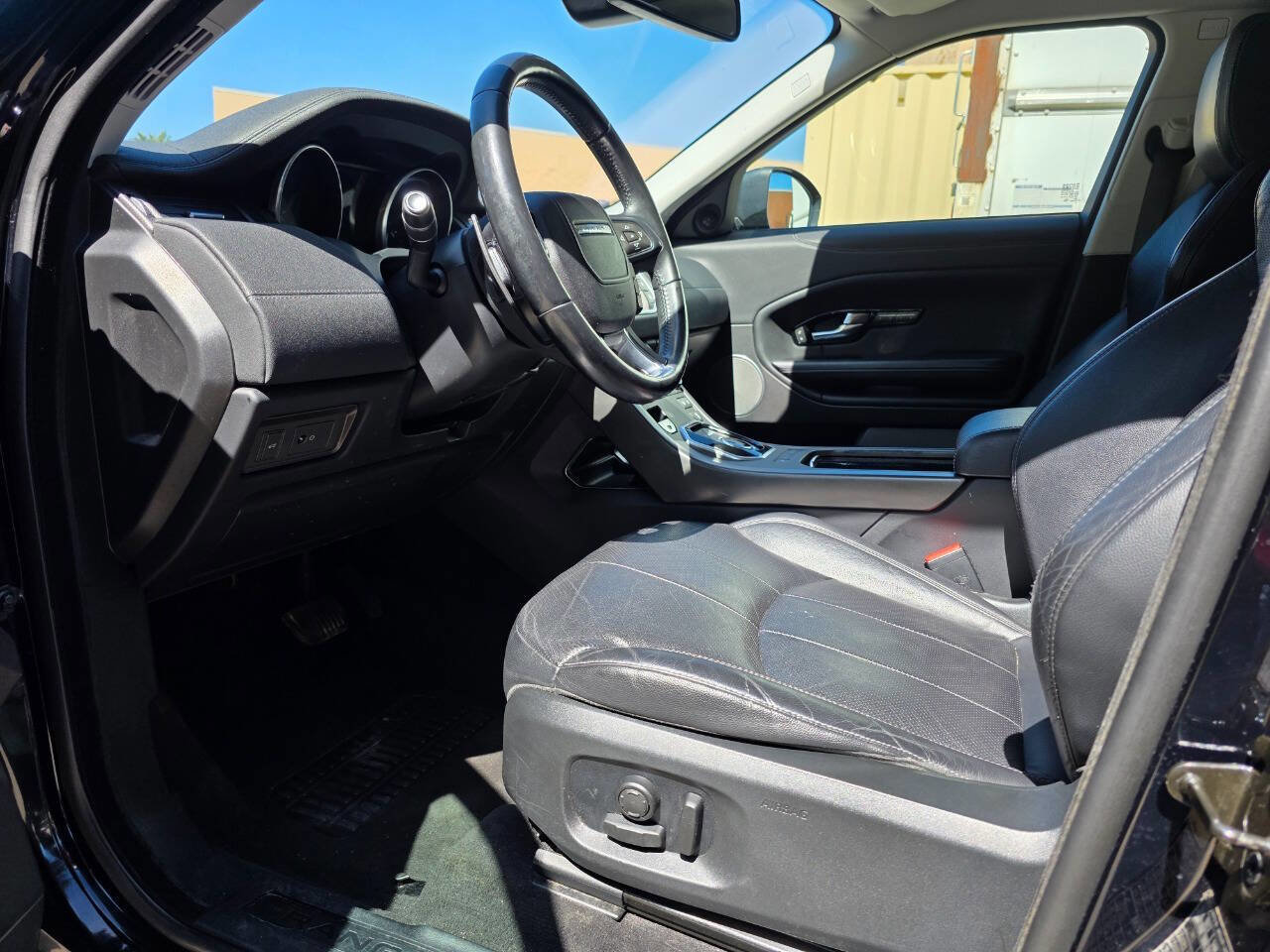 Used 2018 Land Rover Range Rover Evoque SE Premium AWD/4WD image 11