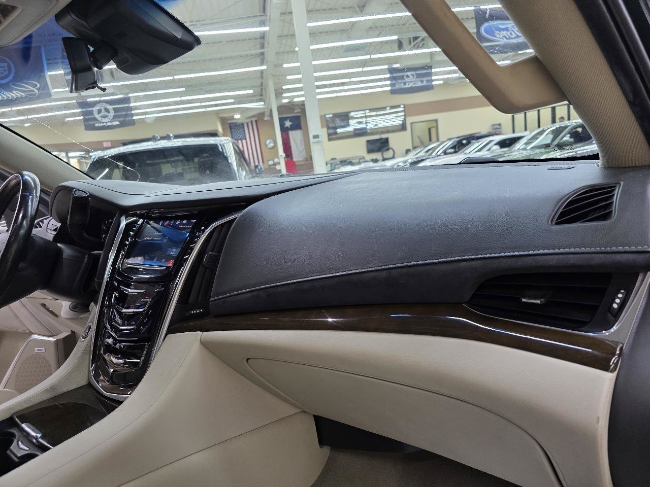 Used 2018 Cadillac Escalade Premium Luxury AWD/4WD image 23