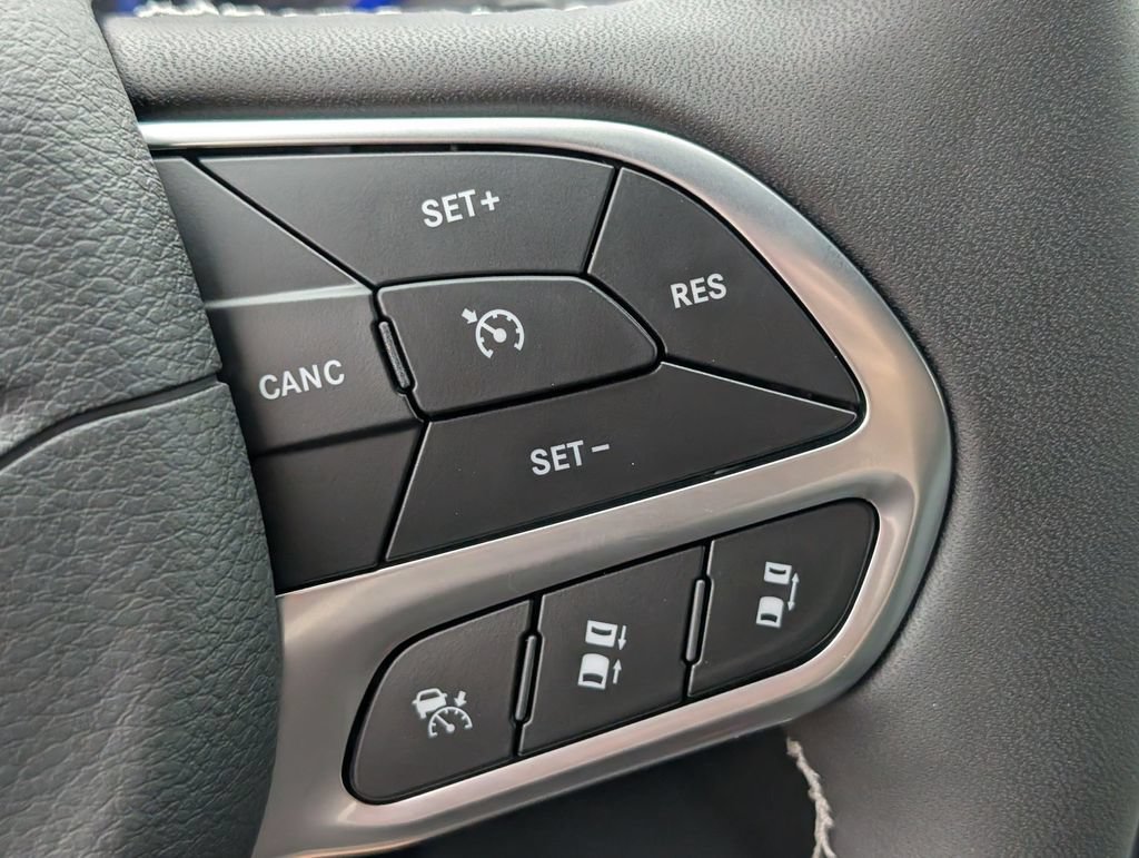 New 2027 Chrysler Pacifica Select FWD image 16