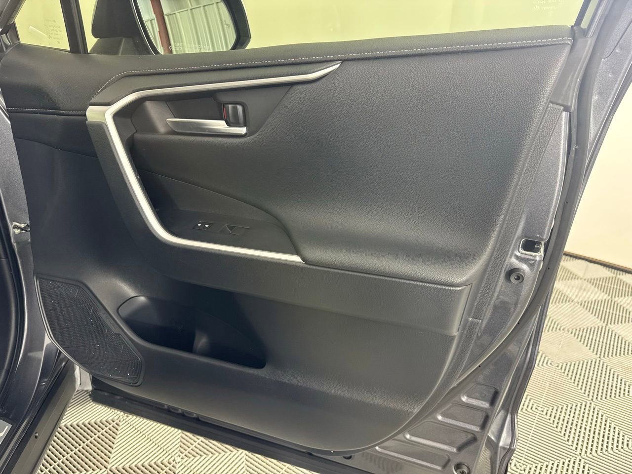 Used 2019 Toyota RAV4 Limited w/ Advanced Technology Package image 37