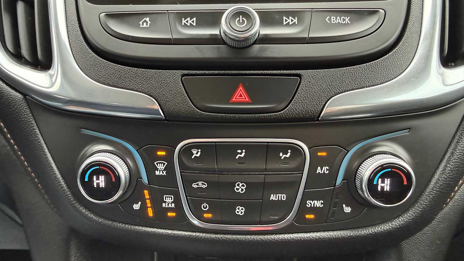 Used 2020 Chevrolet Equinox Premier AWD/4WD image 23