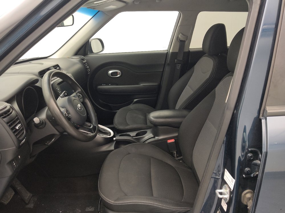 Used 2019 Kia Soul + image 17