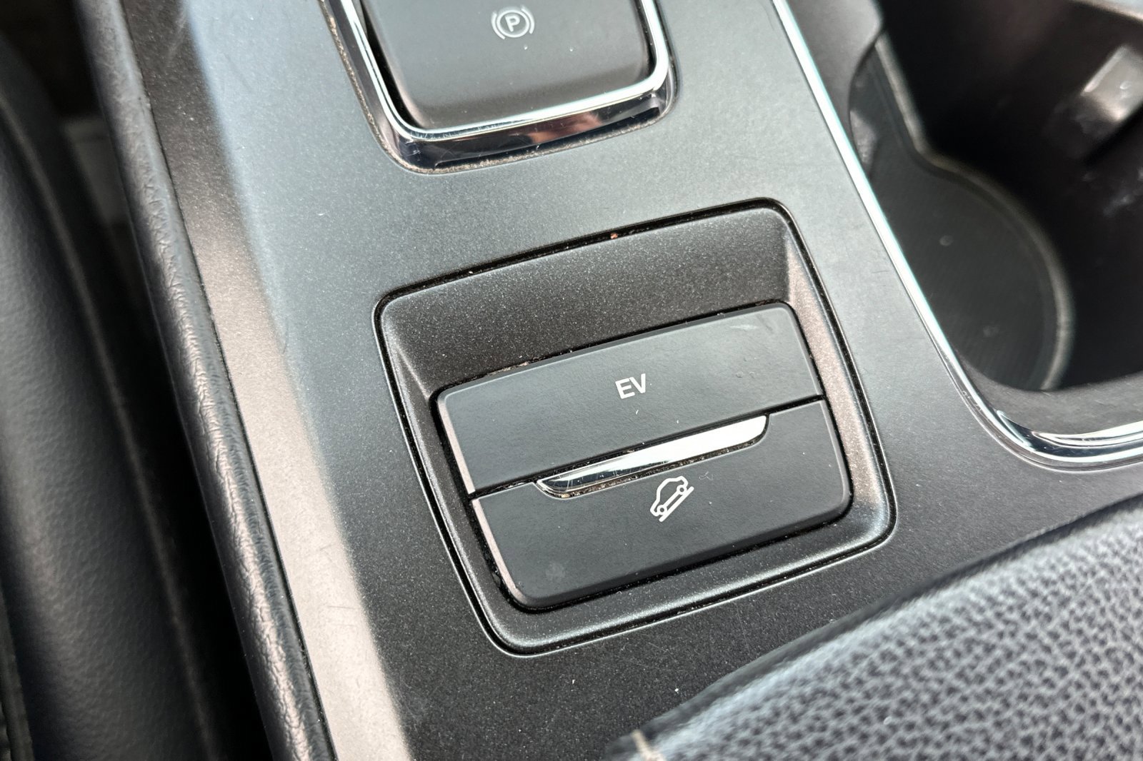 Used 2019 Ford Fusion Energi Titanium image 27