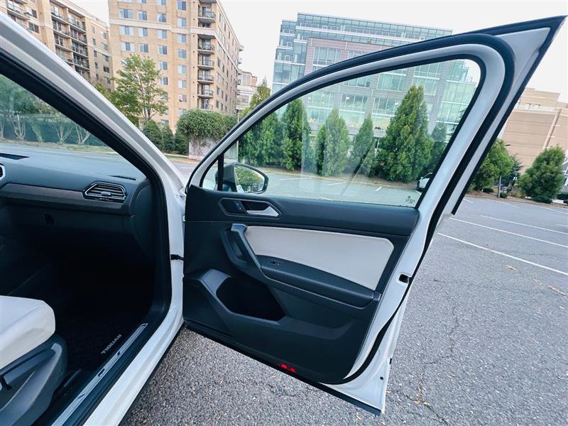 Used 2021 Volkswagen Tiguan SE R-Line image 30