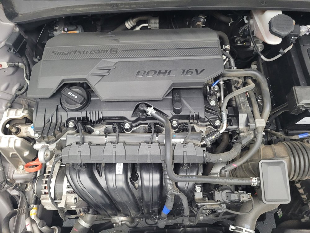 Used 2023 Hyundai Elantra Limited w/ Preferred Accessory Package image 30