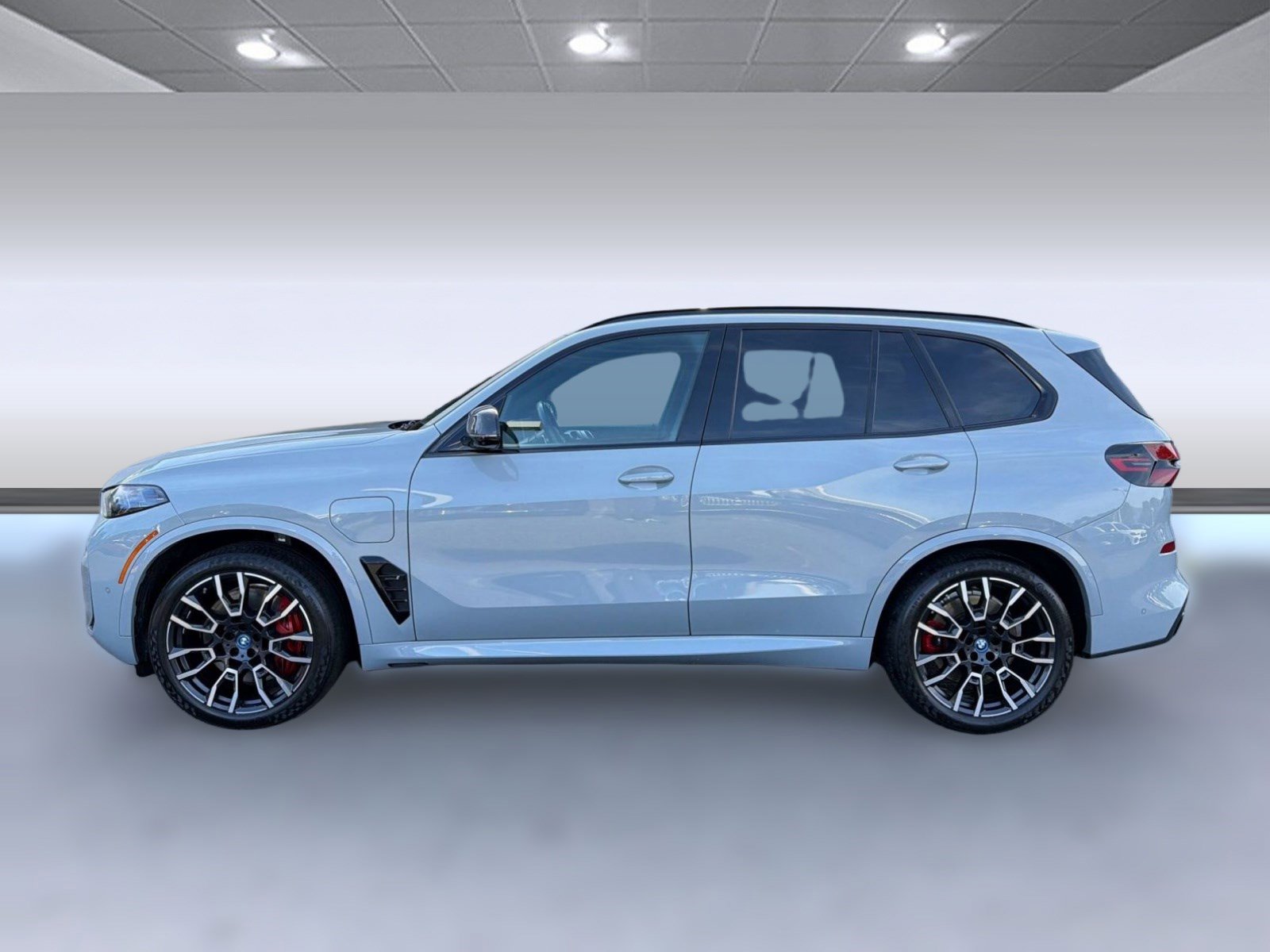 Certified 2024 BMW X5 xDrive50e w/ Executive Package AWD/4WD image 2