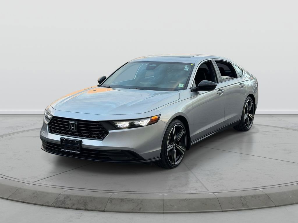 Used 2024 Honda Accord Sport image 3
