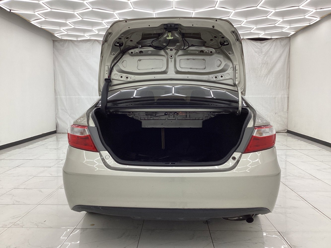 Used 2015 Toyota Camry LE FWD image 41