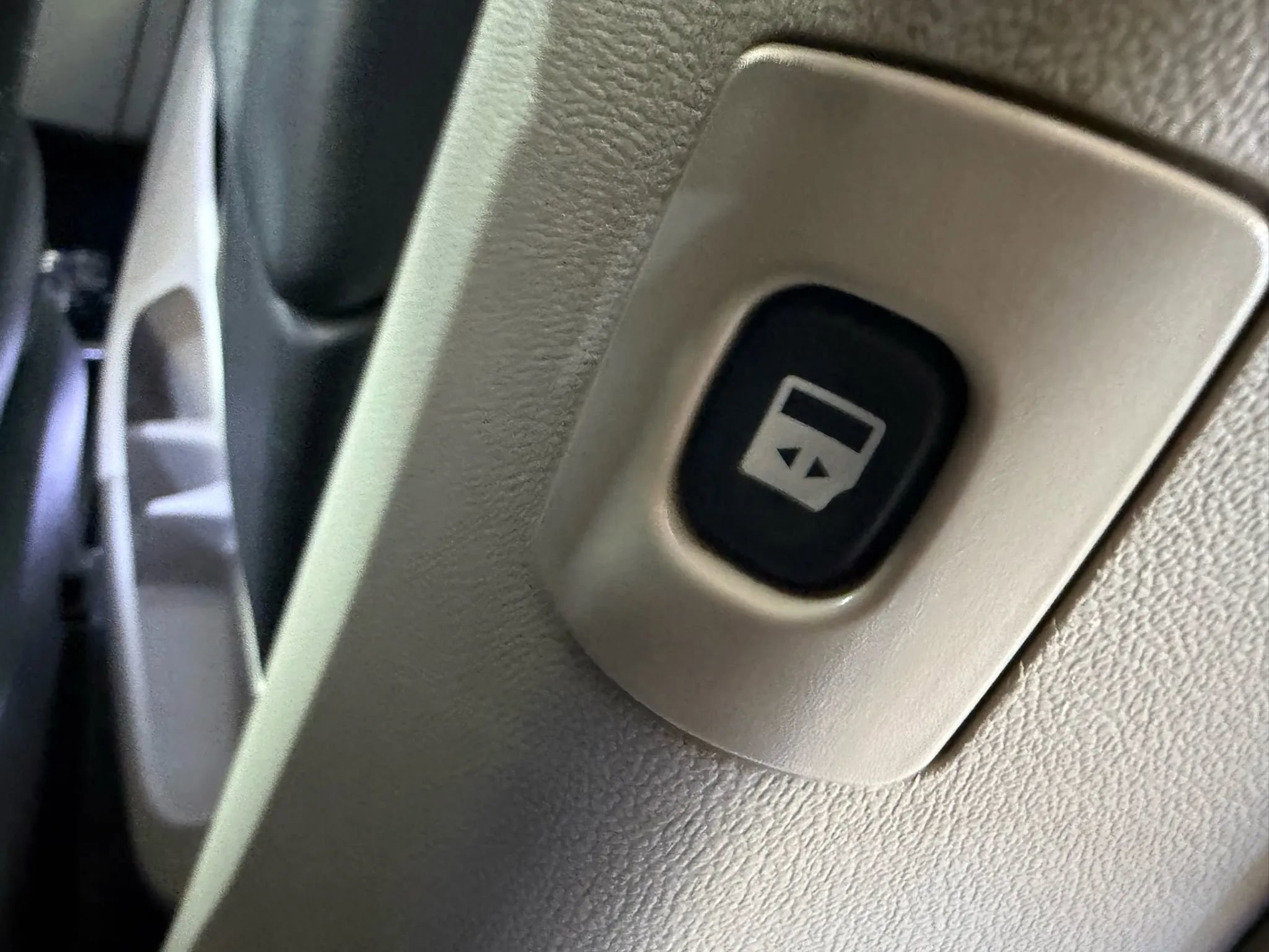 Used 2014 Chrysler Town & Country Touring-L w/ Driver Convenience Group image 26