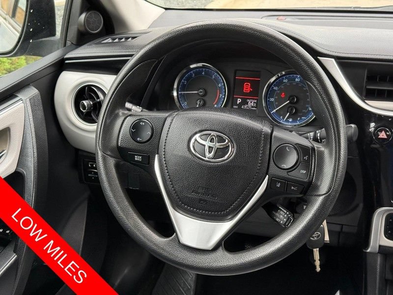 Used 2018 Toyota Corolla LE FWD image 14