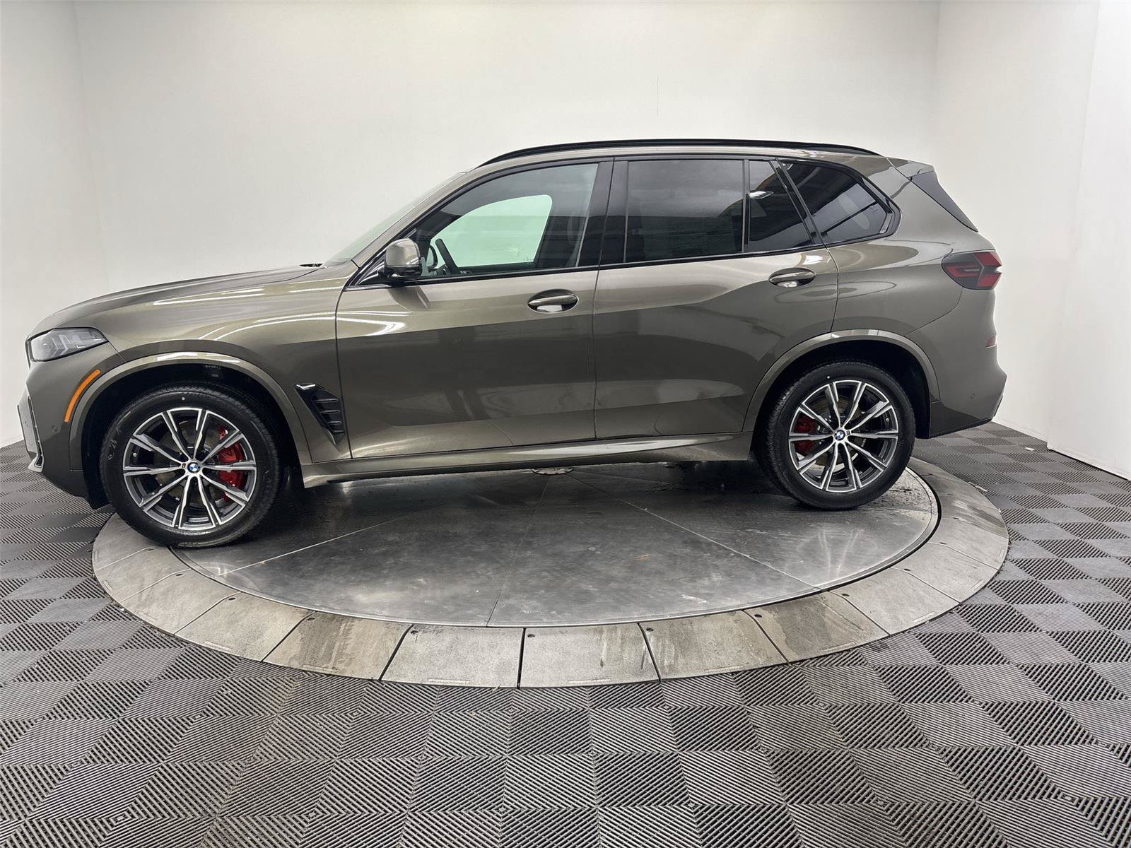 New 2026 BMW X5 xDrive40i w/ M Sport Package AWD/4WD image 16