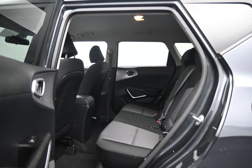 Used 2025 Kia Soul LX w/ LX Technology Package FWD image 23