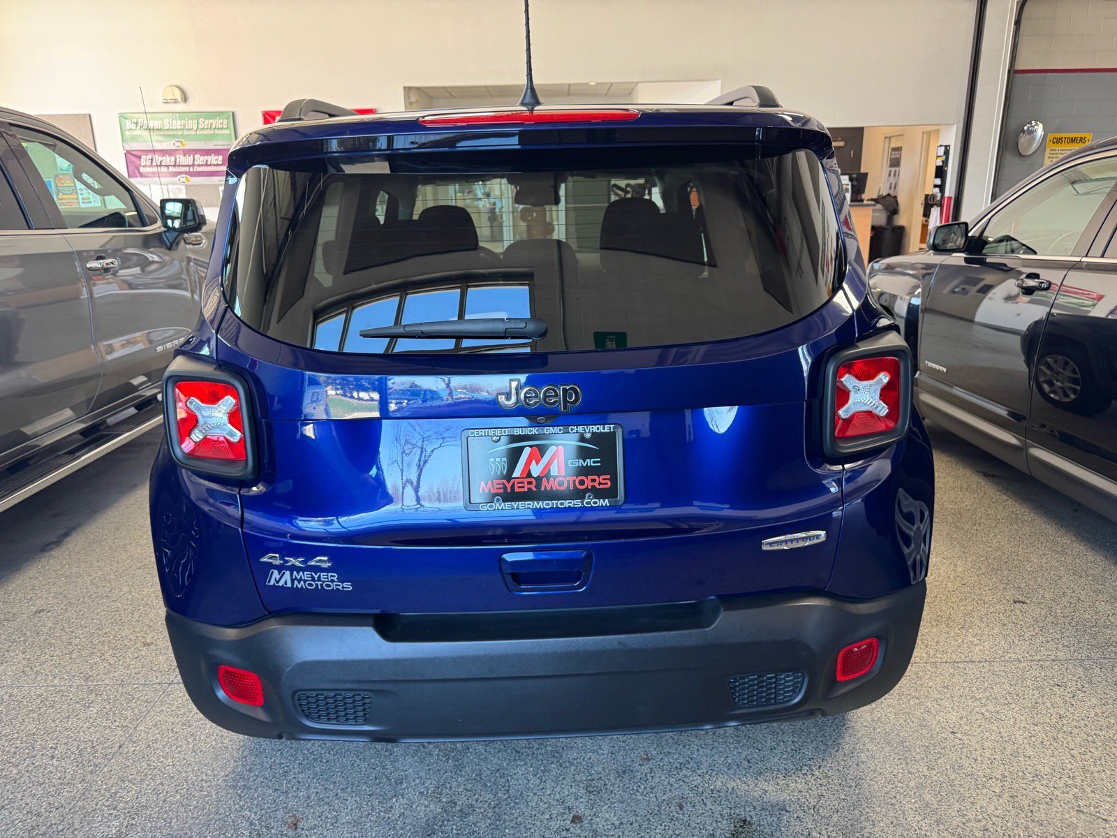 Used 2019 Jeep Renegade Latitude w/ Cold Weather Group AWD/4WD image 6