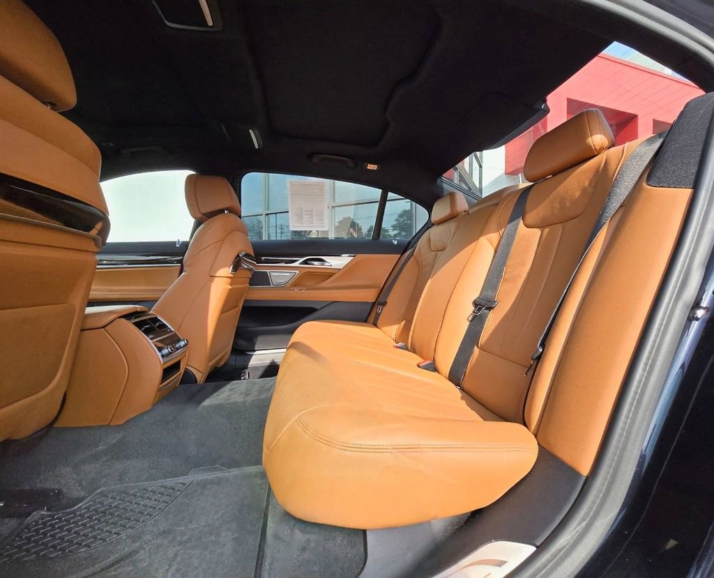 Used 2021 BMW 740i xDrive 740i xDrive w/ M Sport Package image 15