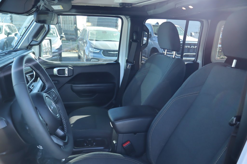 Used 2025 Jeep Wrangler Unlimited Sport AWD/4WD image 19