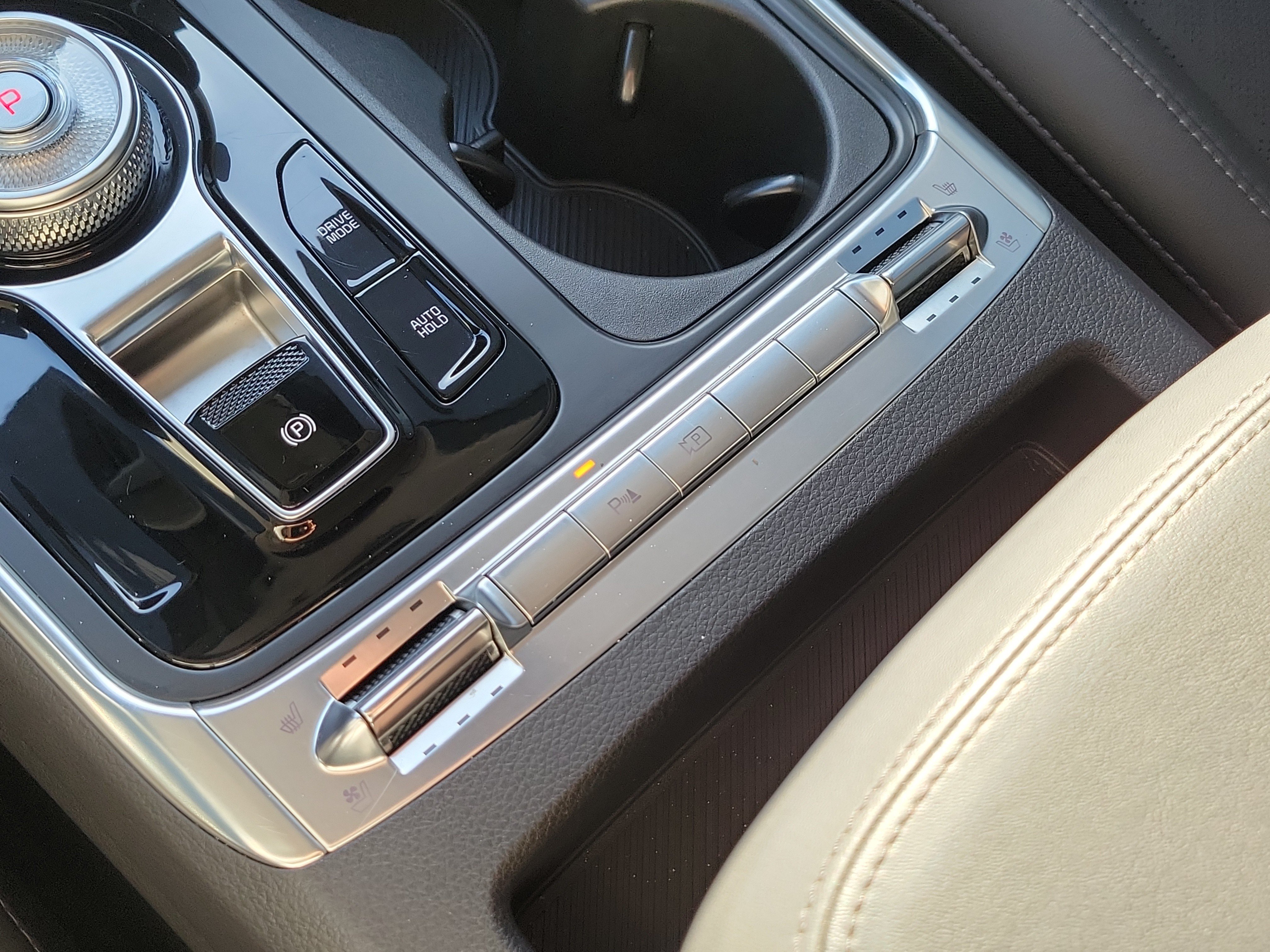 Certified 2025 Kia Carnival SX w/ SX Dark Edition Package FWD image 35