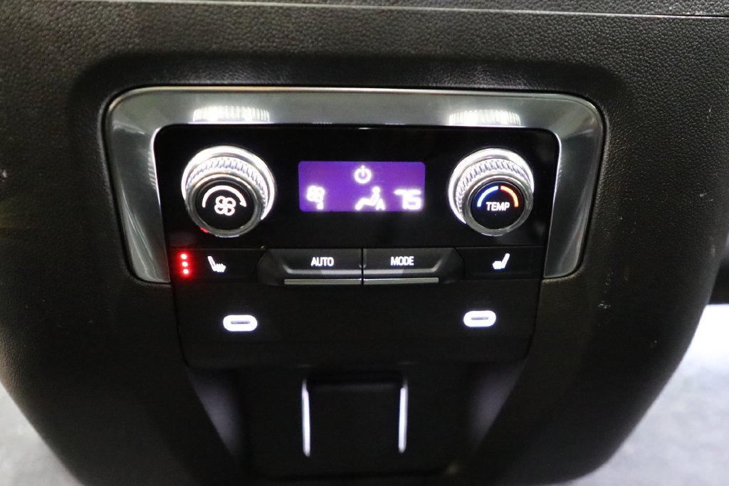 Used 2022 GMC Yukon Denali w/ Advanced Technology Package AWD/4WD image 8
