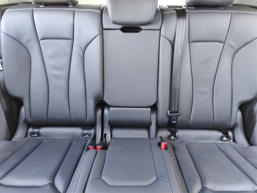 Used 2023 Audi Q8 Premium image 38