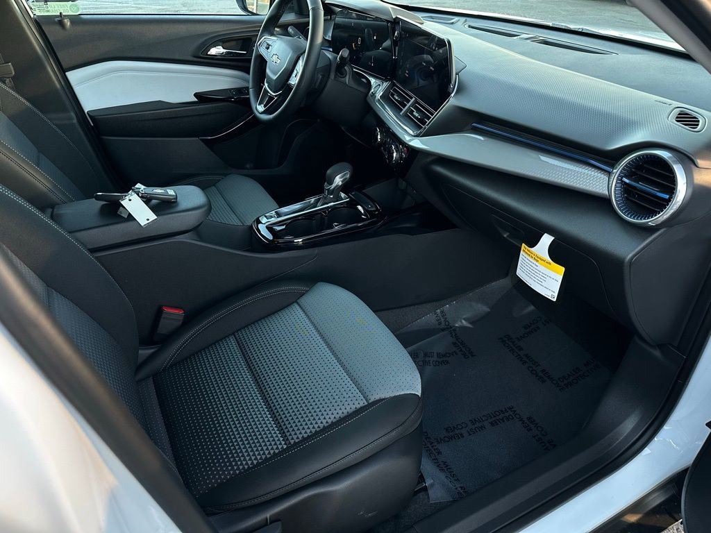New 2026 Chevrolet Trax LT w/ Driver Confidence Package image 15