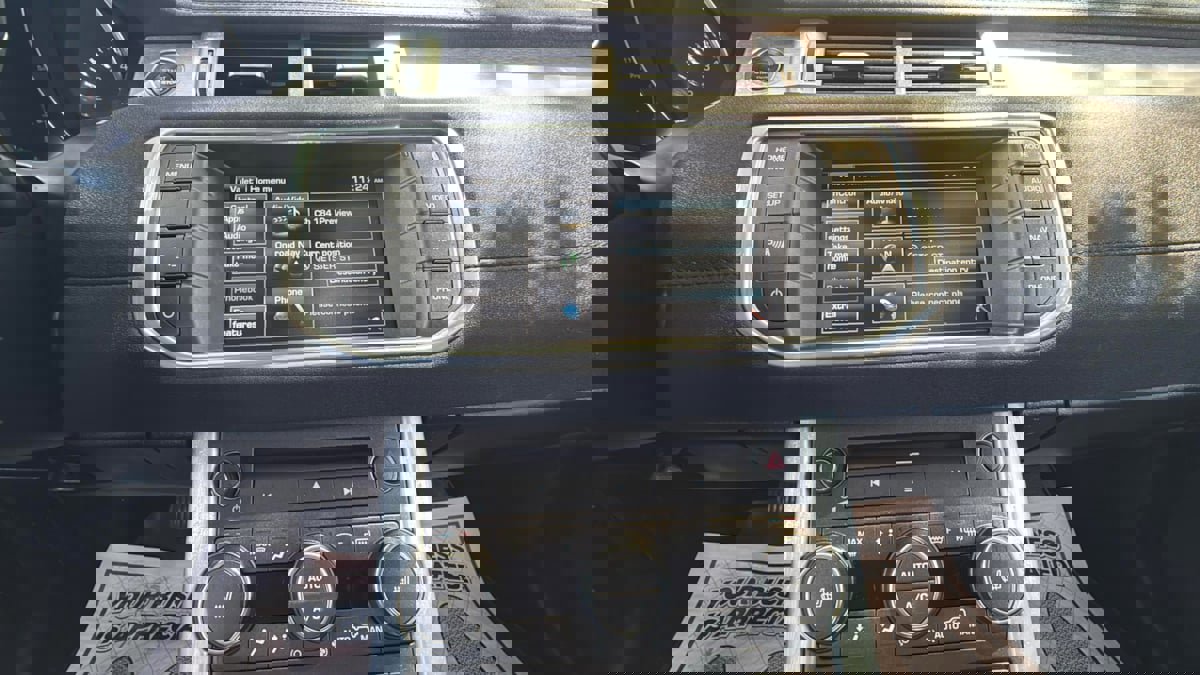 Used 2015 Land Rover Range Rover Evoque Pure Plus image 10