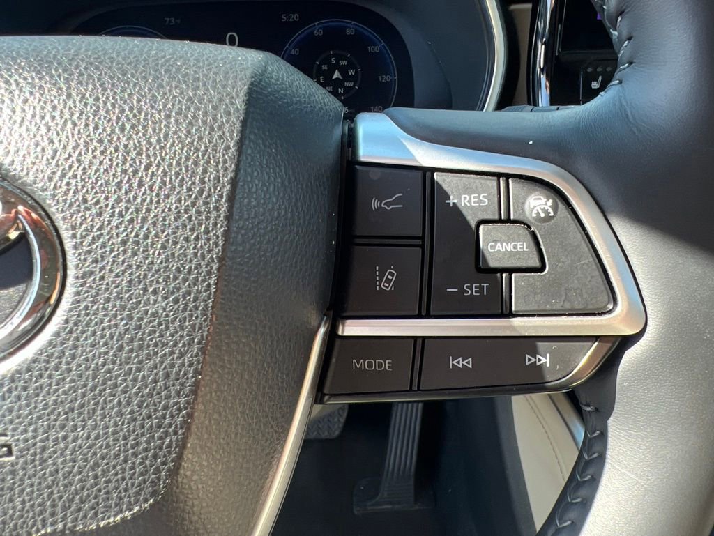 Used 2024 Toyota Highlander Platinum AWD/4WD image 13