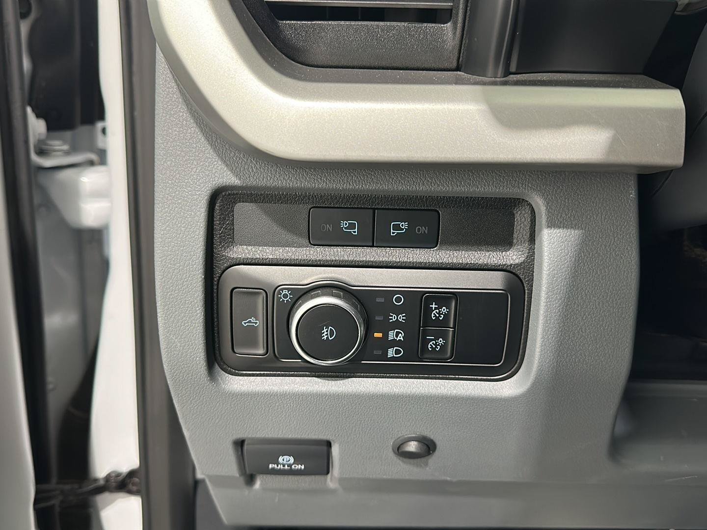Used 2023 Ford F350 4x4 Crew Cab DRW Super Duty image 15