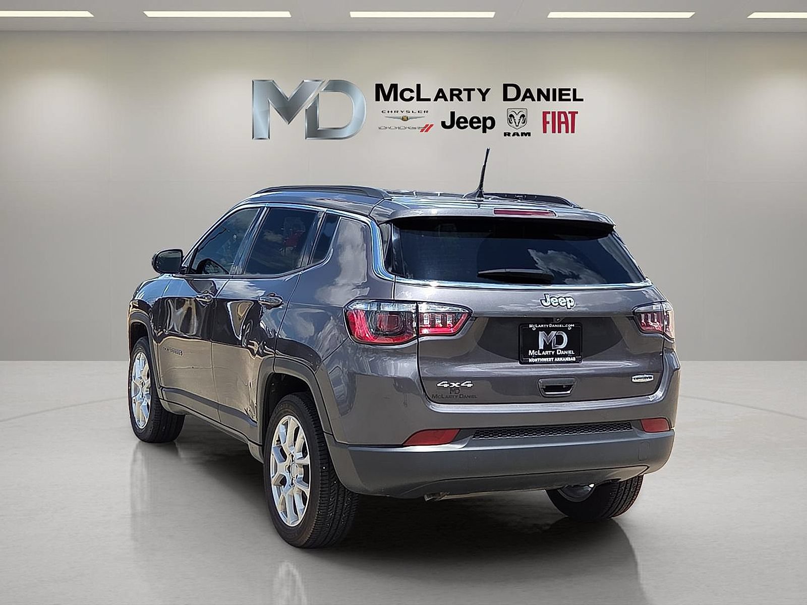 Used 2024 Jeep Compass Latitude AWD/4WD image 4