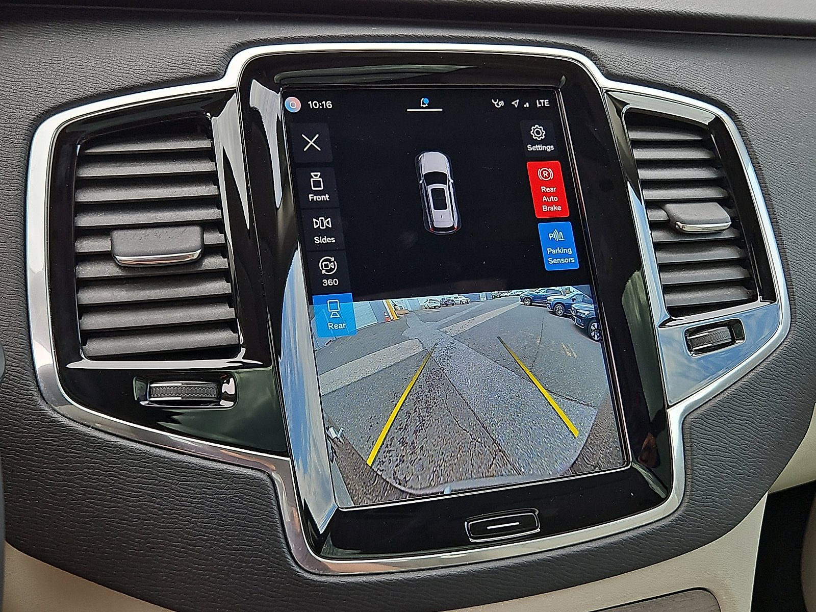 Certified 2023 Volvo XC90 B5 Plus w/ Protection Package Premier image 19