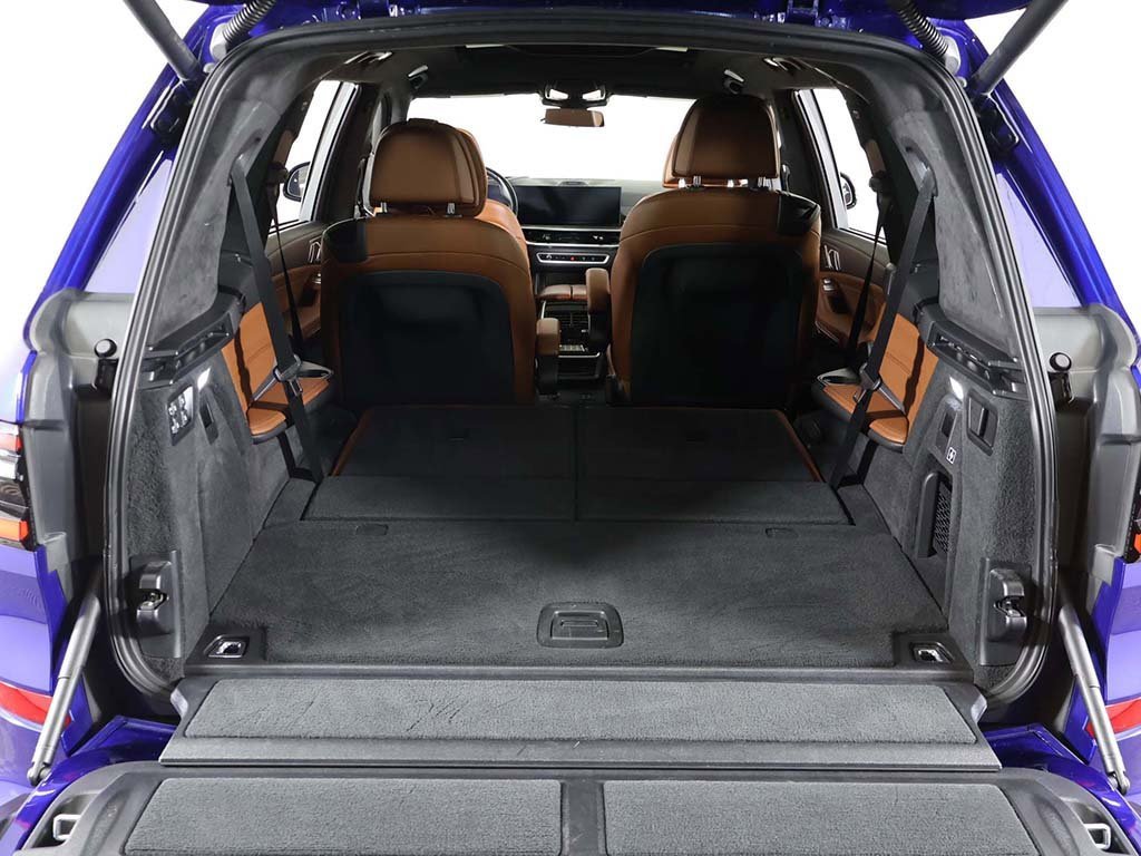 Used 2024 BMW X7 M60i w/ Executive Package image 25
