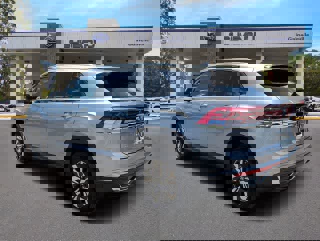 Used 2024 Volkswagen Atlas Cross Sport SE FWD image 4