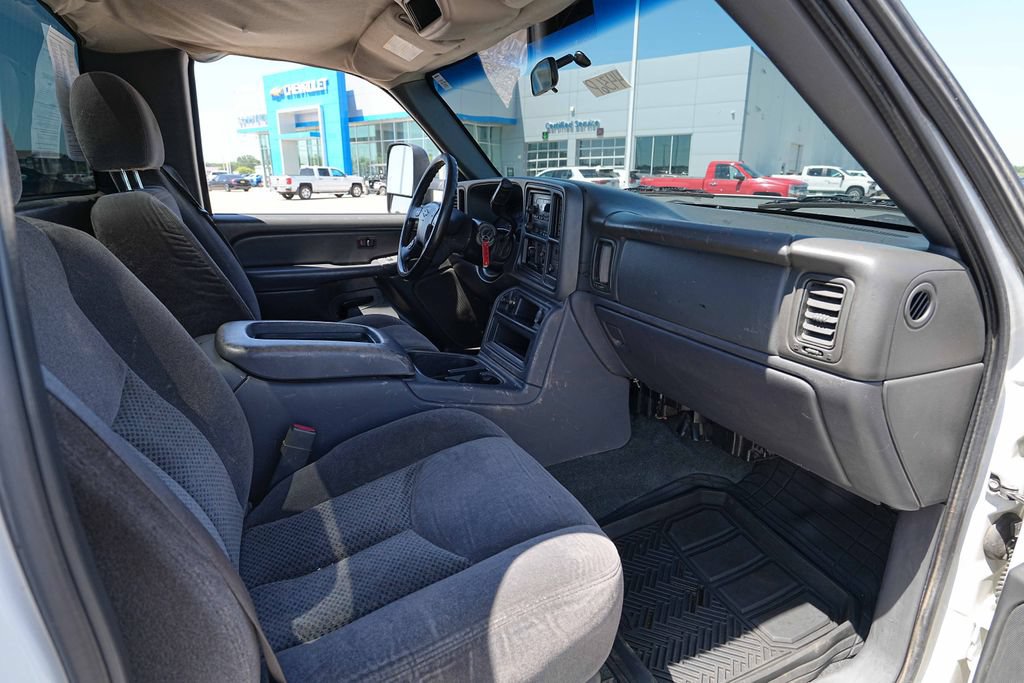 Used 2006 Chevrolet Silverado 2500 W/T w/ Heavy-Duty Power Package AWD/4WD image 19