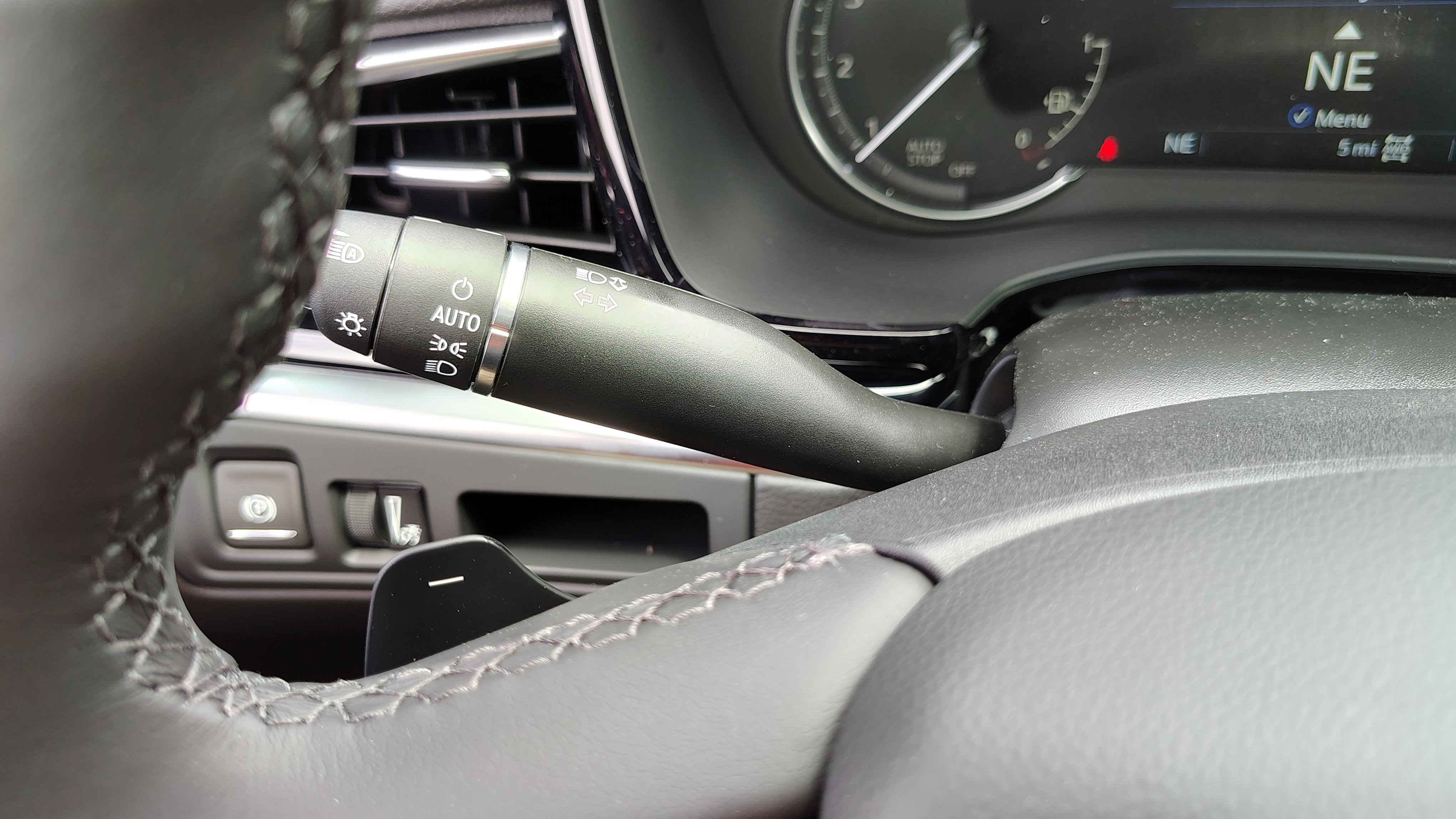 New 2025 Cadillac XT6 Luxury image 22