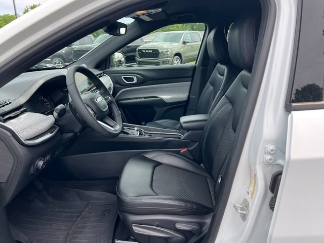 Used 2023 Jeep Compass Latitude AWD/4WD image 4