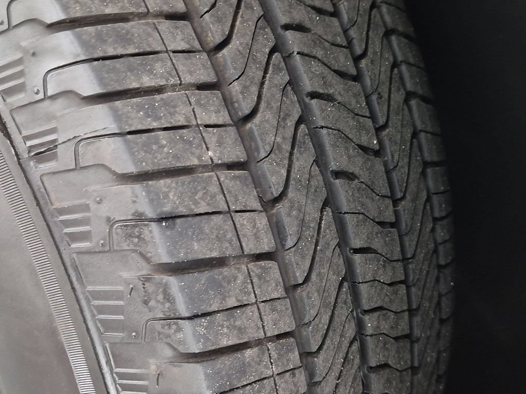 Used 2025 GMC Acadia Elevation FWD image 12