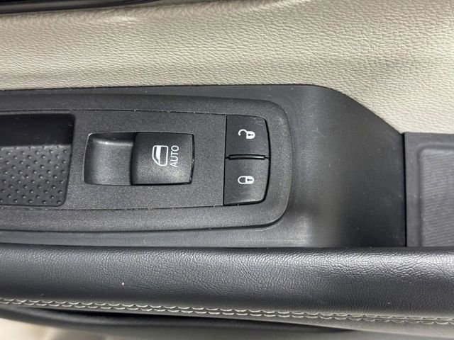 Used 2024 Chrysler Pacifica Limited FWD image 23