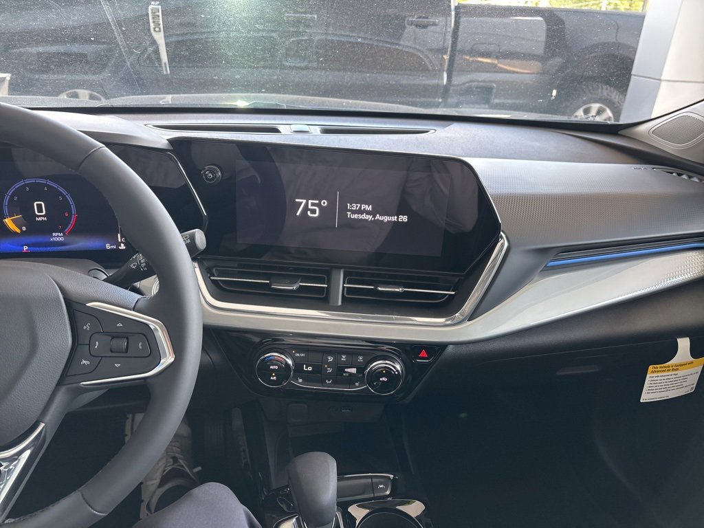 New 2025 Chevrolet Trax LT w/ Sunroof Package image 11